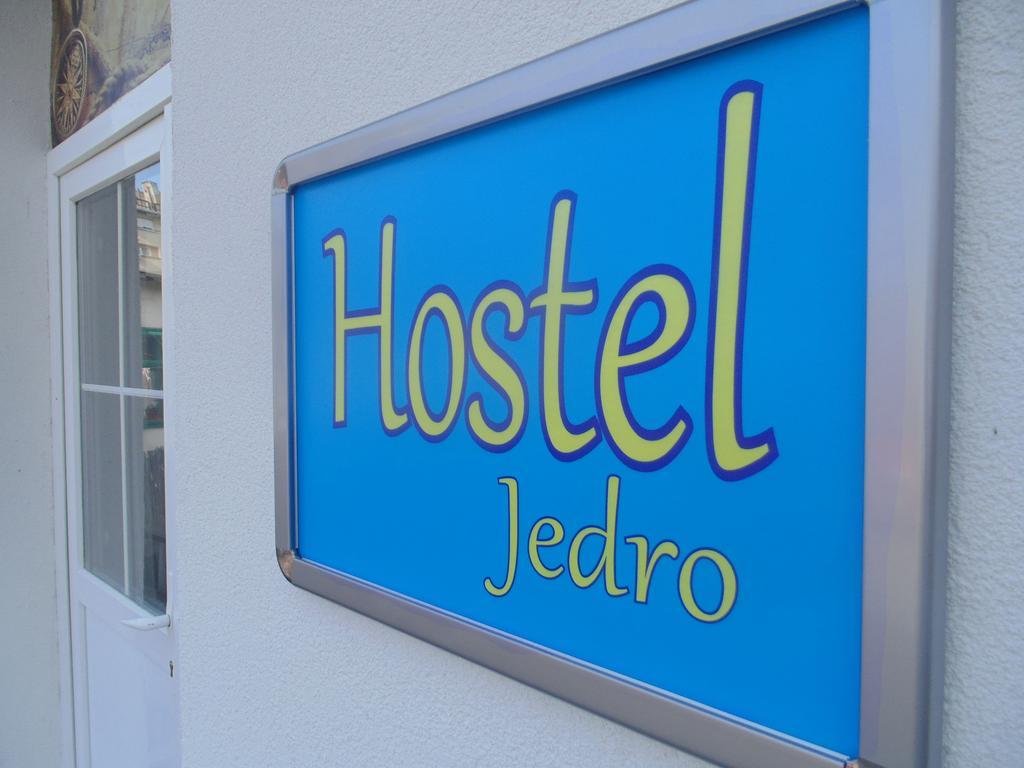 Hostel Jedro Belgrad Exteriör bild